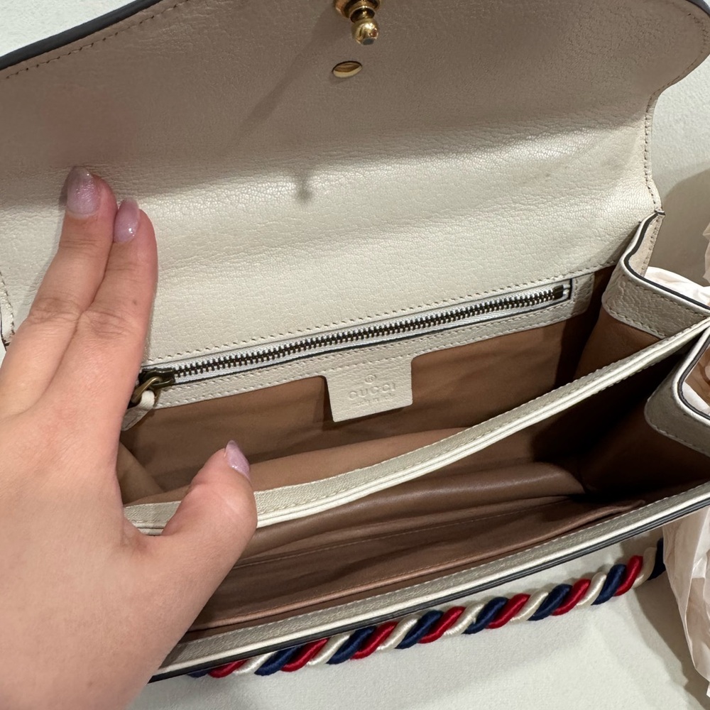 Gucci Chic Black Clutch with Gold Accents and Sleek Design - Picture 8 of 14